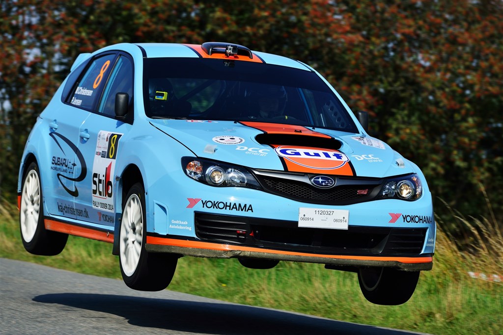Max Christensen og Preben Jensen var i bogstaveligste forstand flyvende under Stilo Rally Odder i deres Subaru Impreza.
(Foto: Michael Eisenberg)